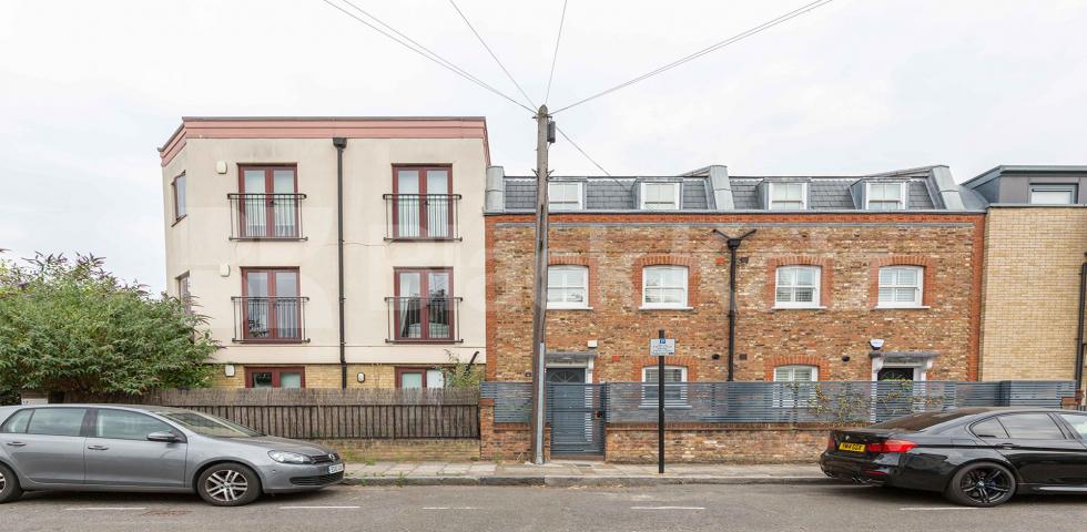 			New Instruction , 2 Bedroom, 1 bath, 1 reception Flat			 Aran Mews, Barnsbury Grove, ISLINGTON-BARNSBURY